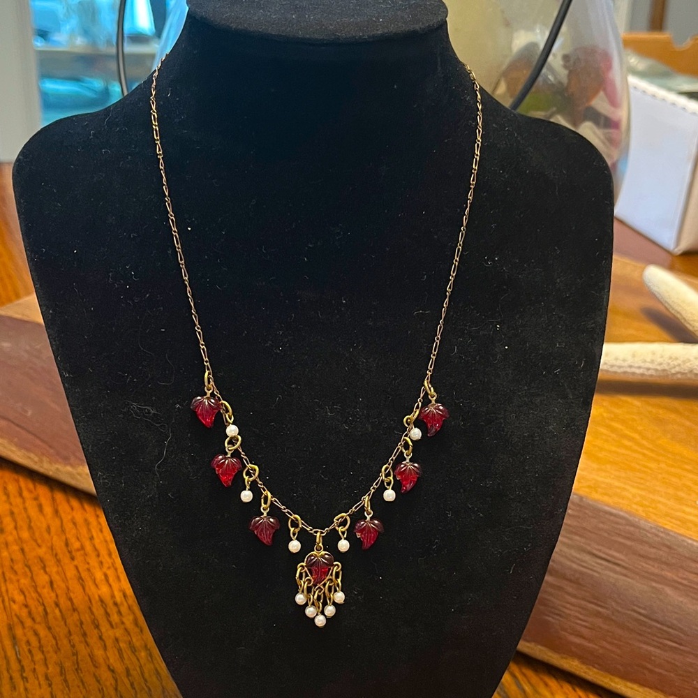 Janny red leaf necklace